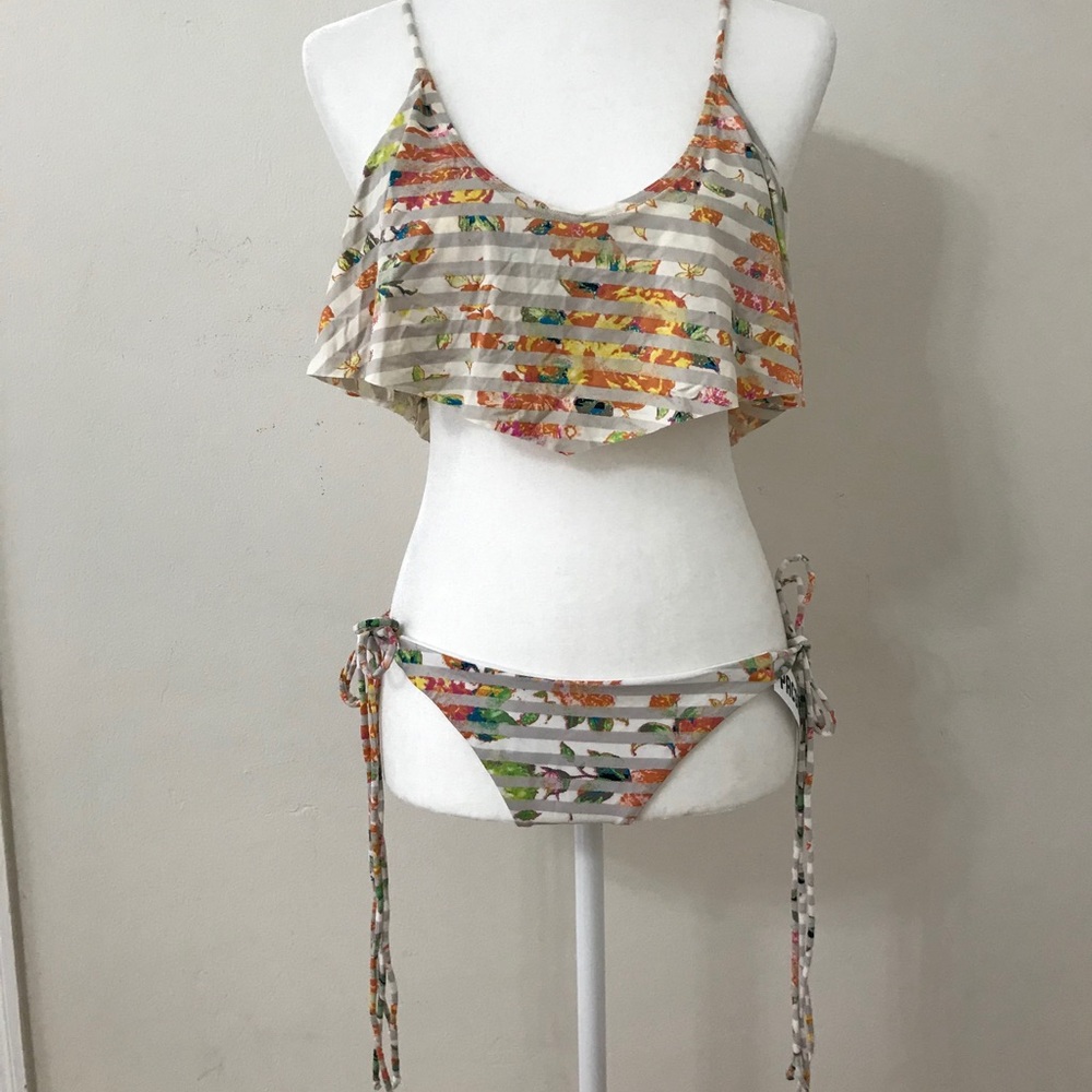 NWT New Bikini: Ruffle top and side tie bottom
